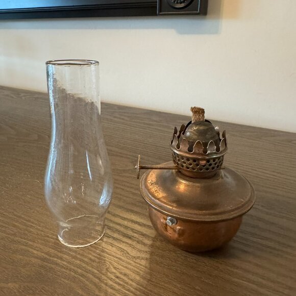Brass Mini Hurricane Oil Lamp – Vintage - So Cute & Collectible! - Picture 3 of 6